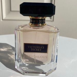 Victoria’s Secret SCANDALOUS Eau de Parfum.
